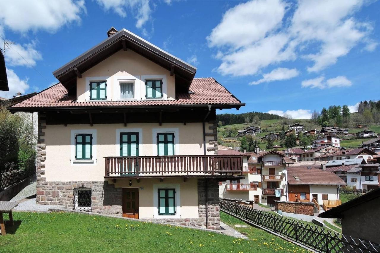 Villa Enrosadira Moena Bagian luar foto